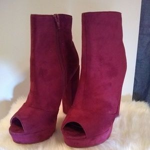 NWT Peeptoe Booties